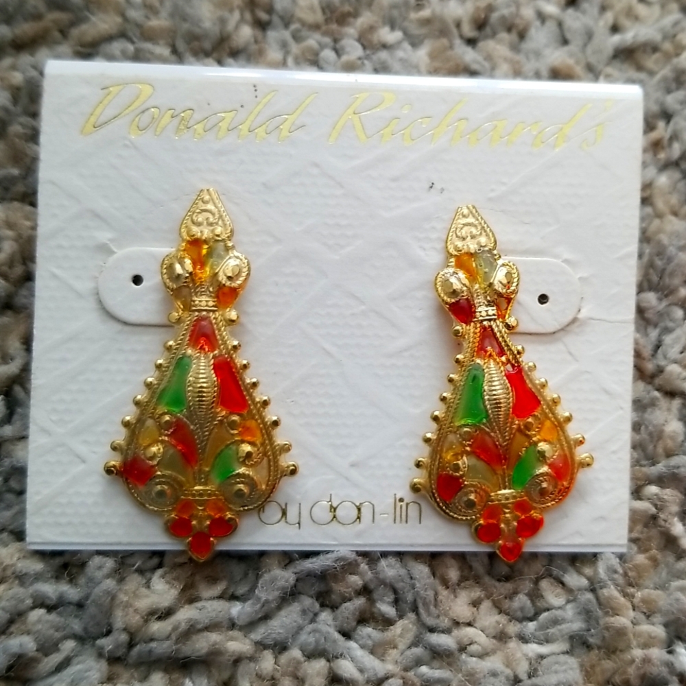 Donald Richard's gold pierce earrings.  bucon-lin Gold hanging, multicolored